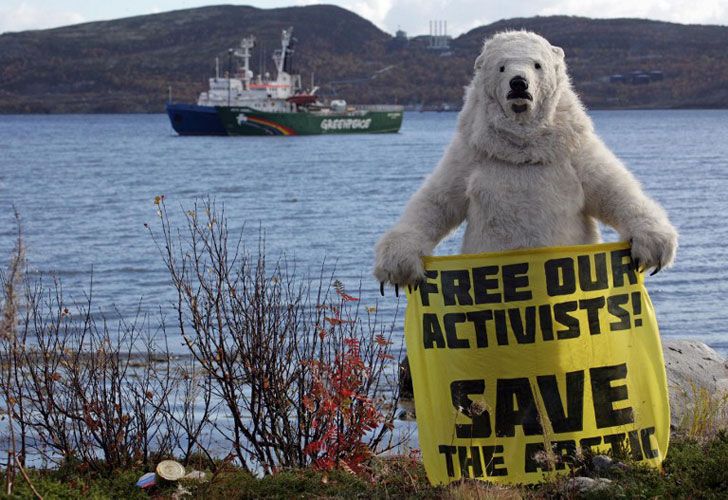 Según Greenpeace, los ecologistas serían liberados después de declarar