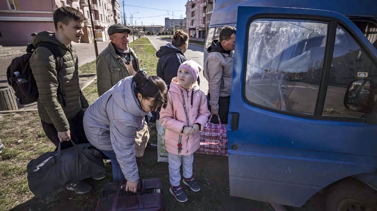Sigue la evacuación del este, donde se espera una ofensiva de Moscú
