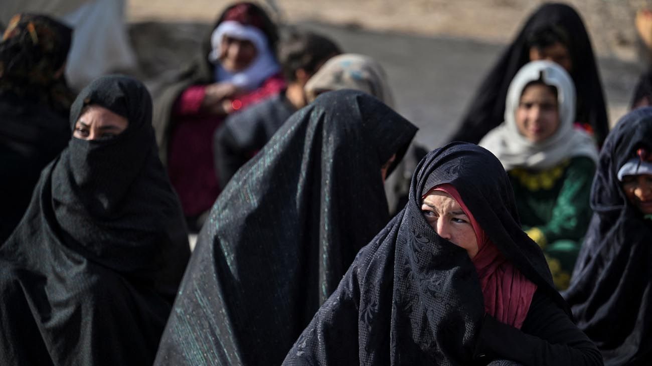 Los talibanes restringen cada vez más la libertad de las mujeres afganas