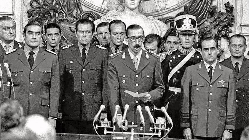 Dos aniversarios y una misma deuda