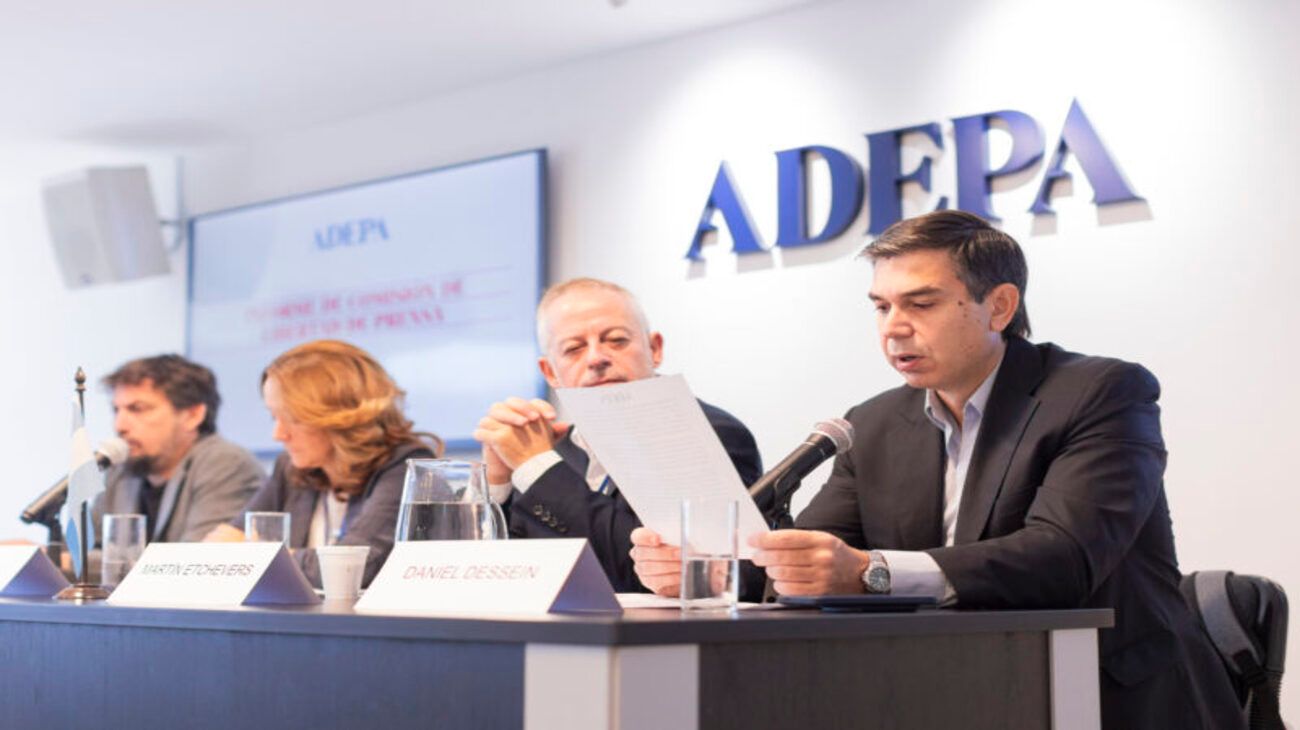 ADEPA advirtió por el deterioro del clima público y pidió frenar el hostigamiento al periodismo