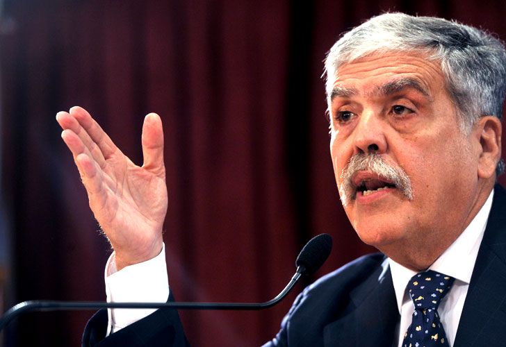 De Vido acusó a Shell de "dolarizar" la nafta