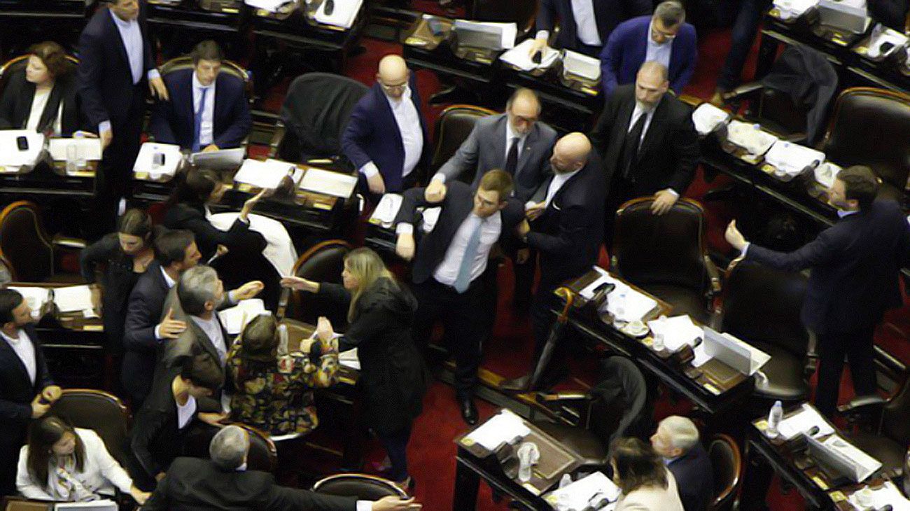 Nicolás Massot y Daniel Filmus discutieron y casi se agarran a trompadas en el Congreso