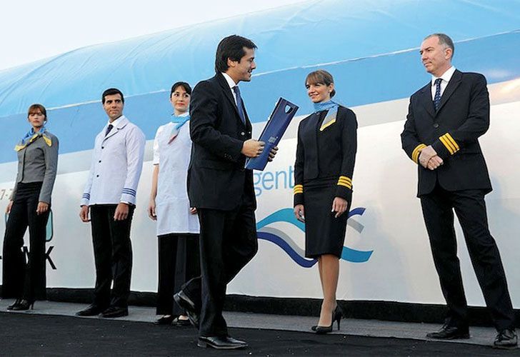 A los empleados de Aerolíneas no les gustan los uniformes de Recalde
