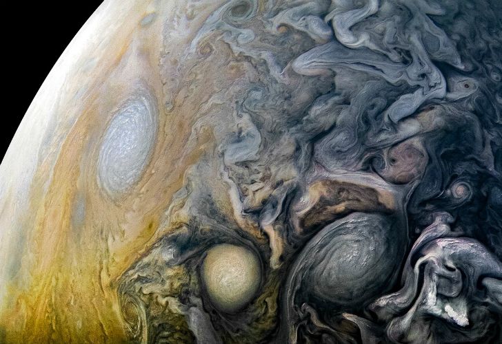 Las últimas imágenes captadas por la NASA en Júpiter son asombrosas
