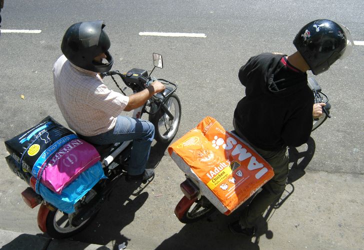 El delivery se escapa del control de precios de Moreno