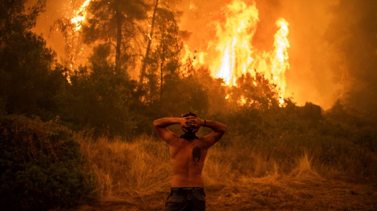 Grecia: un feroz incendio de "proporciones bíblicas" avanza sobre la isla de Eubea