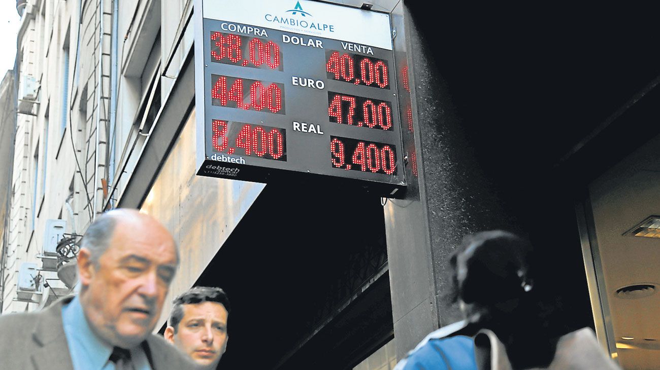 El país de las seis megadevaluaciones durante cien años