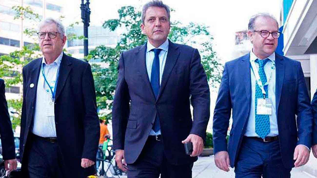 Sigue la sangría de reservas en la previa de la negociación con el FMl