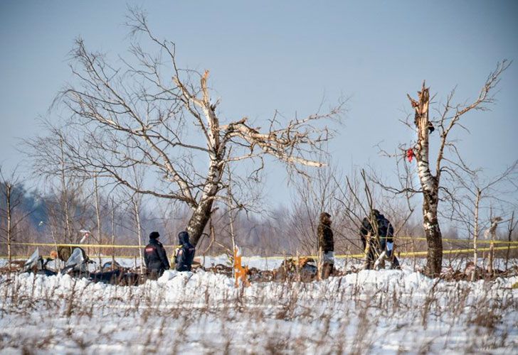 Trasladan los cuerpos de las víctimas del avión que se estrelló en Rusia