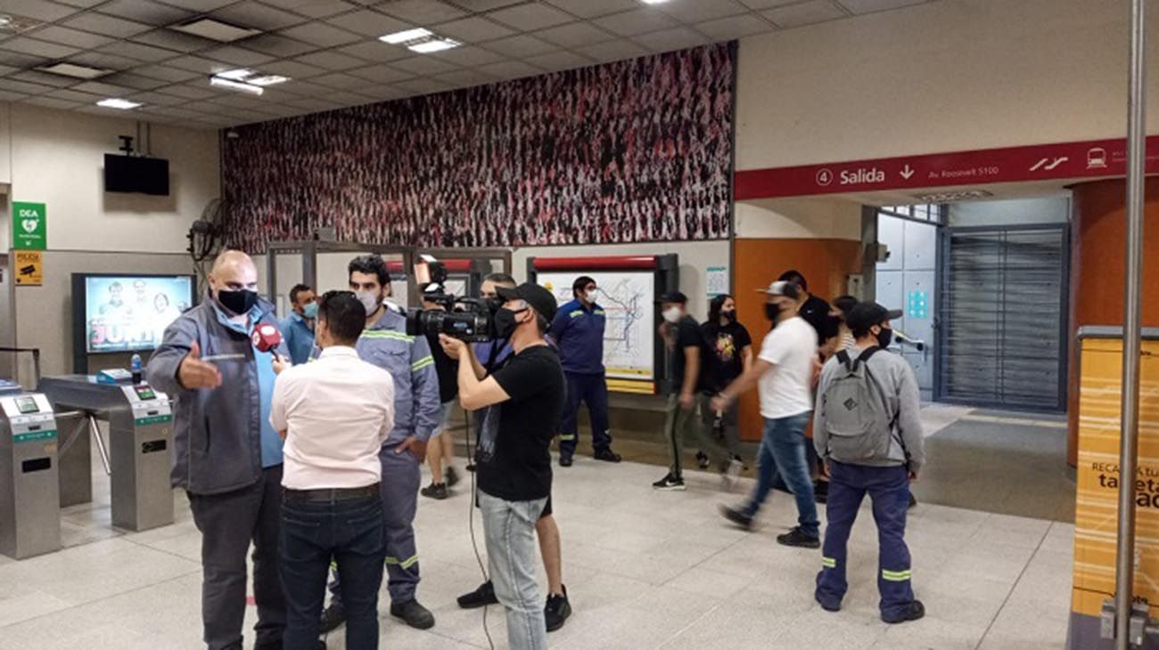 Levantan el sorpresivo paro en tres líneas de subtes y el Premetro