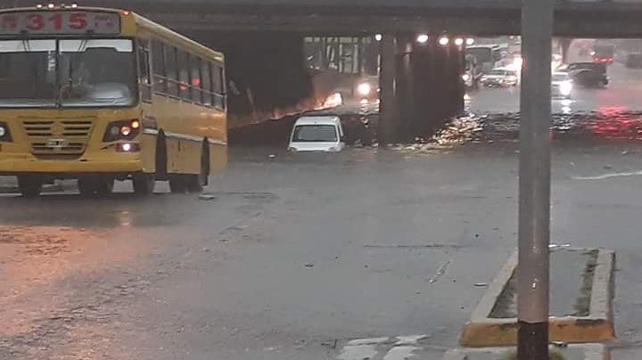 Lo que dejó el diluvio: granizo y calles inundadas