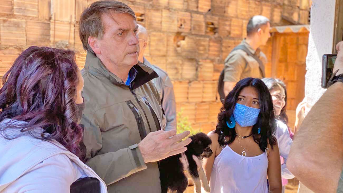 Bolsonaro insiste en rechazar las medidas contra la pandemia