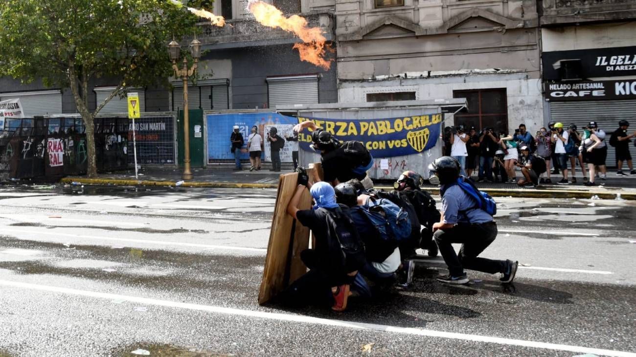 El Ministerio de Seguridad denunció a una cuenta de Instagram por "instigación pública" a cometer delitos