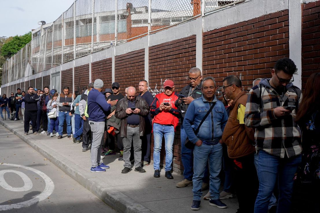 “La política en Colombia da miedo”: la incertidumbre de los jóvenes ante la segunda vuelta presidencial
