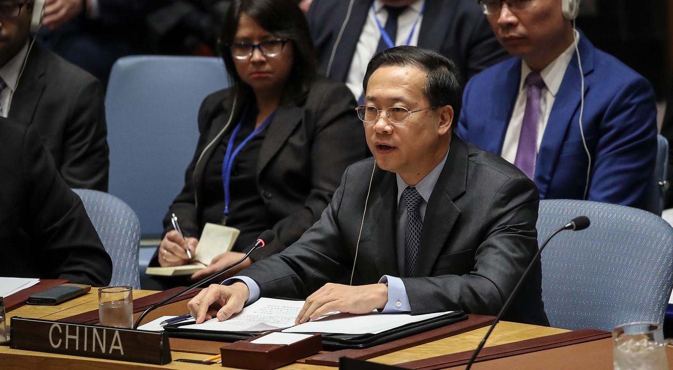 China se muestra neutral pero sanciona a PDVSA