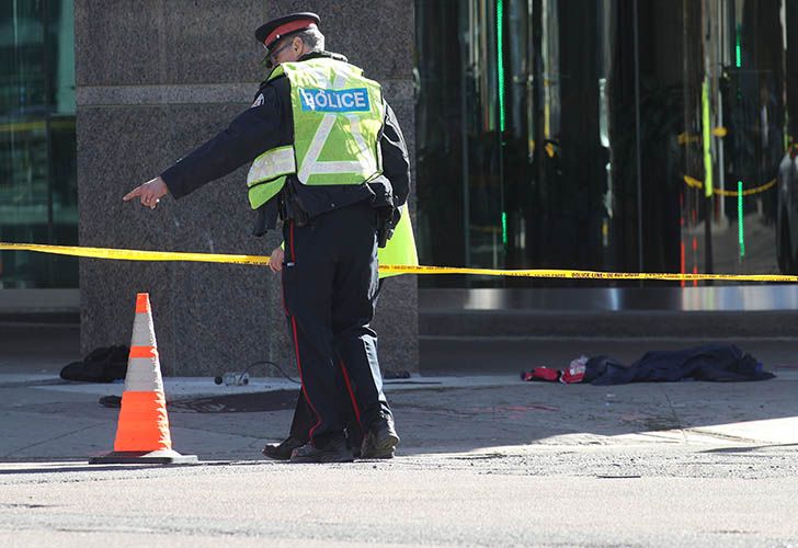 Fotos | Diez muertos en un sangriento ataque a peatones en Toronto