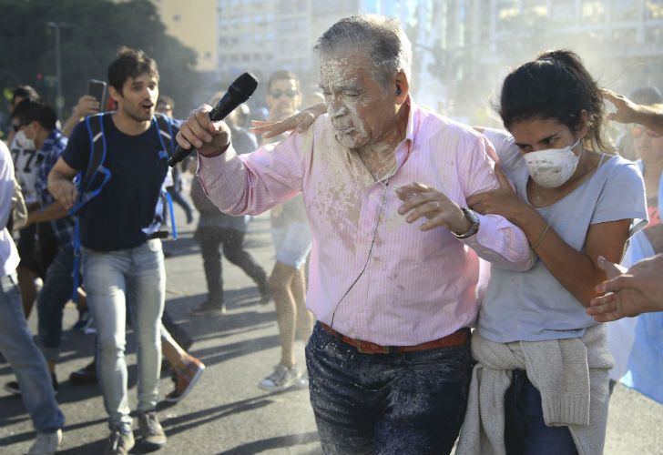 Manifestantes agredieron a dos cronistas de TN