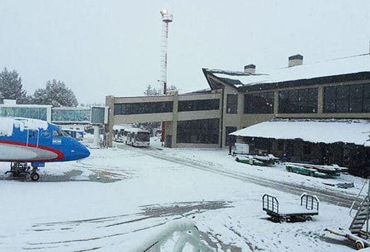 Cerraron aeropuertos por intensas tormentas de nieve en la Patagonia