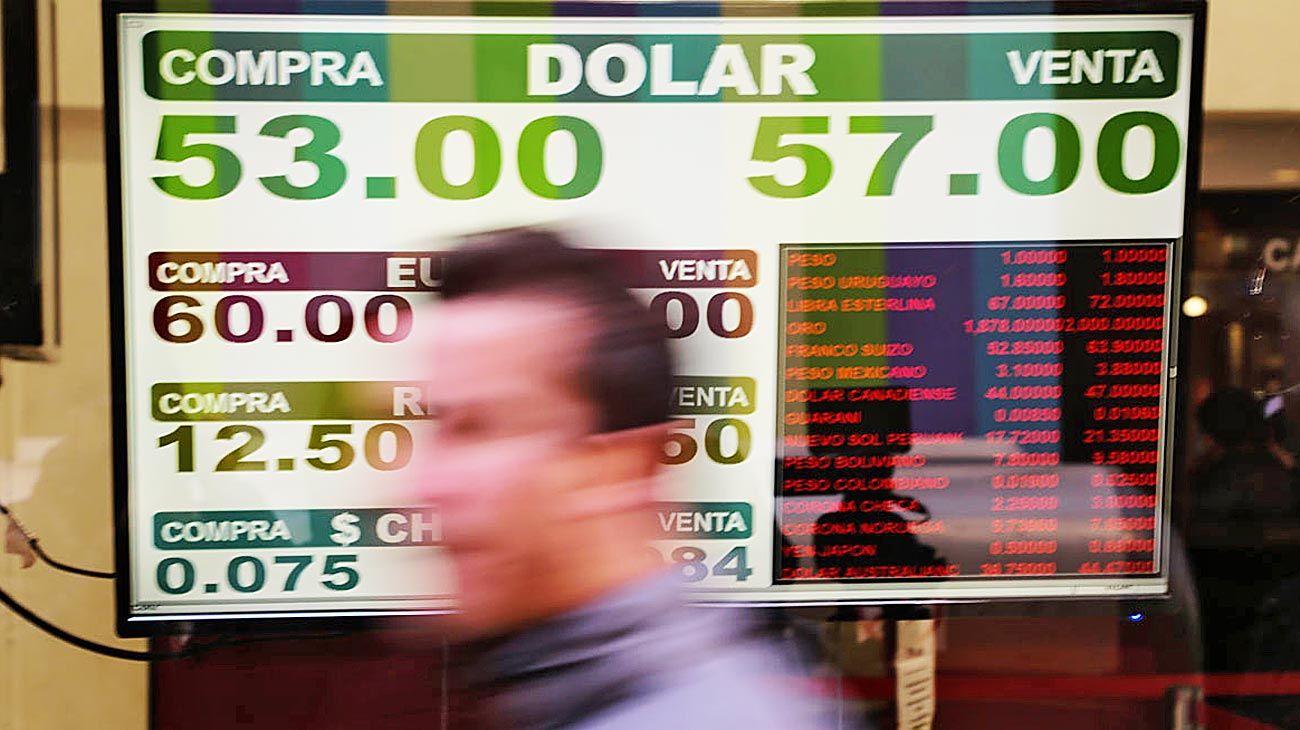 El dólar cerró la semana pos-PASO en $ 58,12 y cayeron las reservas del BCRA