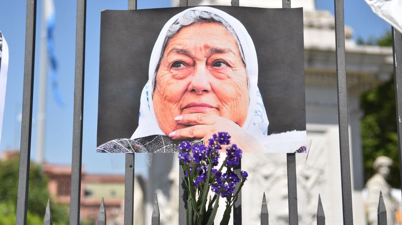 Luchó en Plaza de Mayo y ahora es parte de ella: así fue el último adiós a Hebe de Bonafini