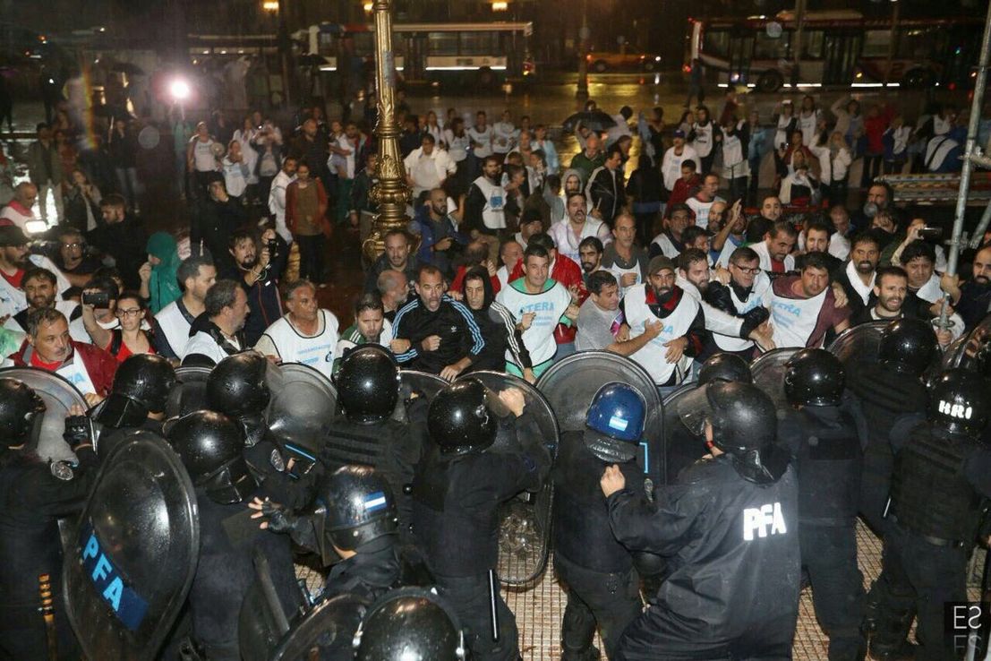 Tras ser liberados, los docentes reprimidos responsabilizan a Macri