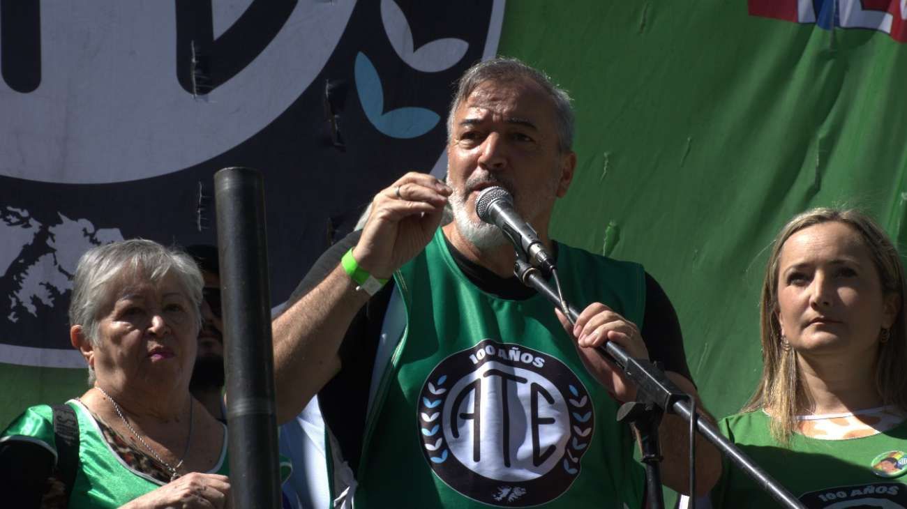 ATE confirmó un paro nacional contra los despidos anunciados por Milei: "No va a poder echar 70.000 estatales"