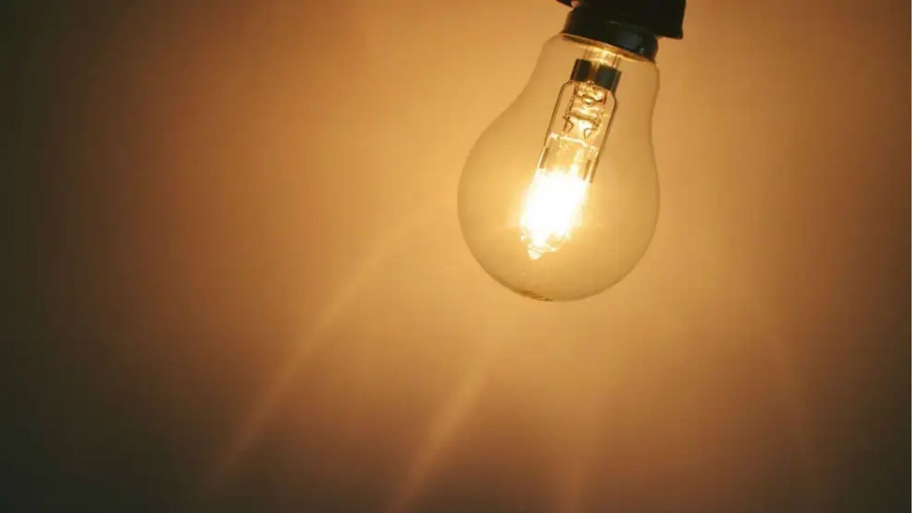 Familias pagarán más luz que las empresas en verano