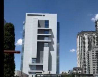 Sigue el malestar en los vecinos de Núñez por el edificio "que silba"