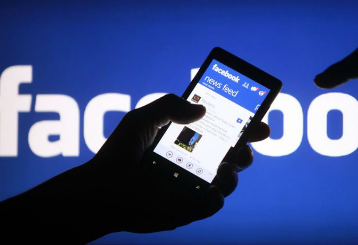 Tiene 81 años y engañó a una joven vía Facebook para violarla
