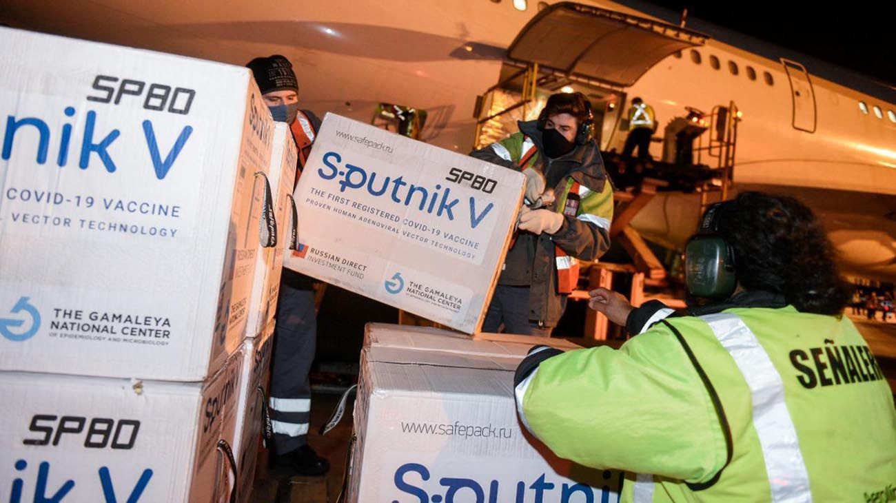 Muy esperadas, llegaron 350.000 dosis del componente 2 de Sputnik V