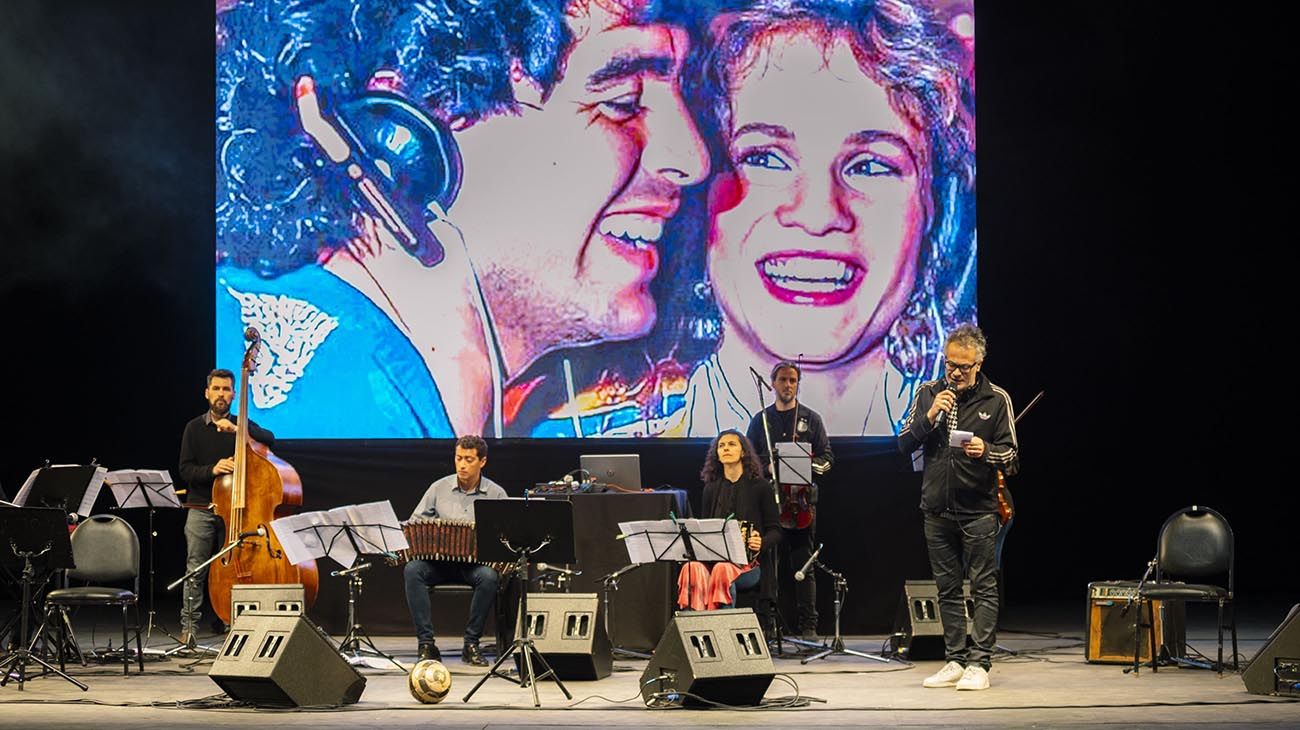 Homenaje a Diego Maradona en el festival de Tango de Buenos Aires