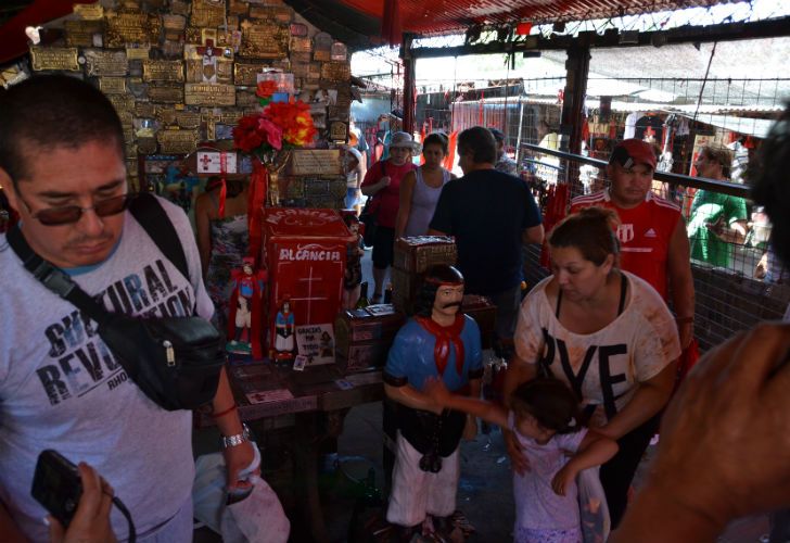 En el santuario del Gauchito Gil