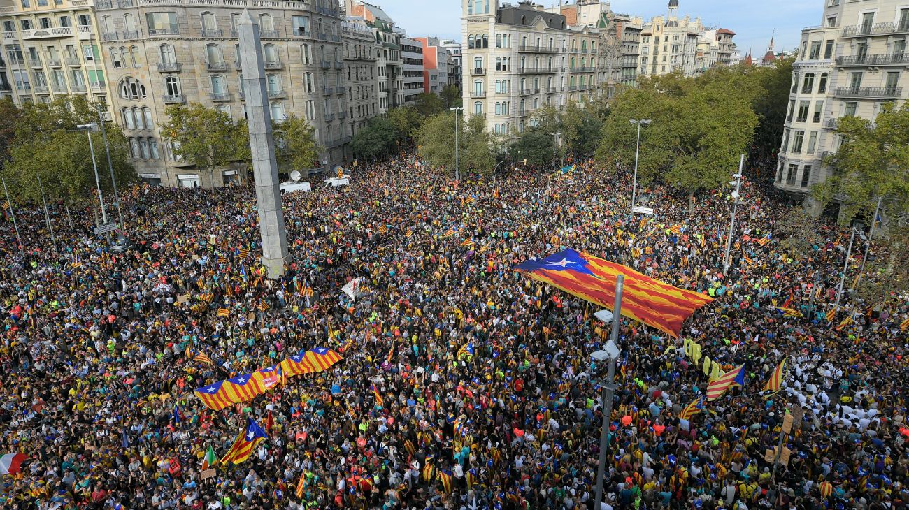 Manifestación masiva y huelga en Barcelona por la independencia
