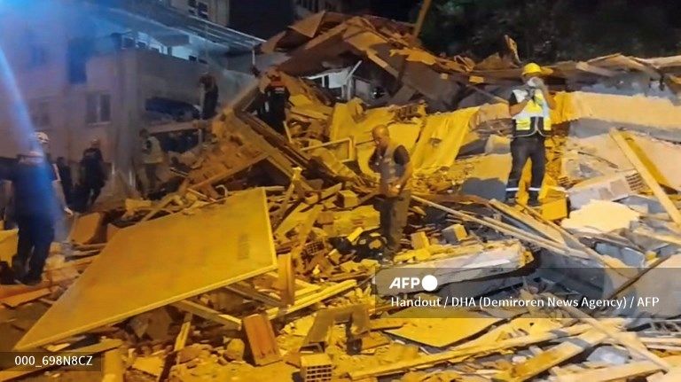 Un fuerte terremoto en Turquía provocó un muerto, 29 heridos y el colapso de 16 edificios