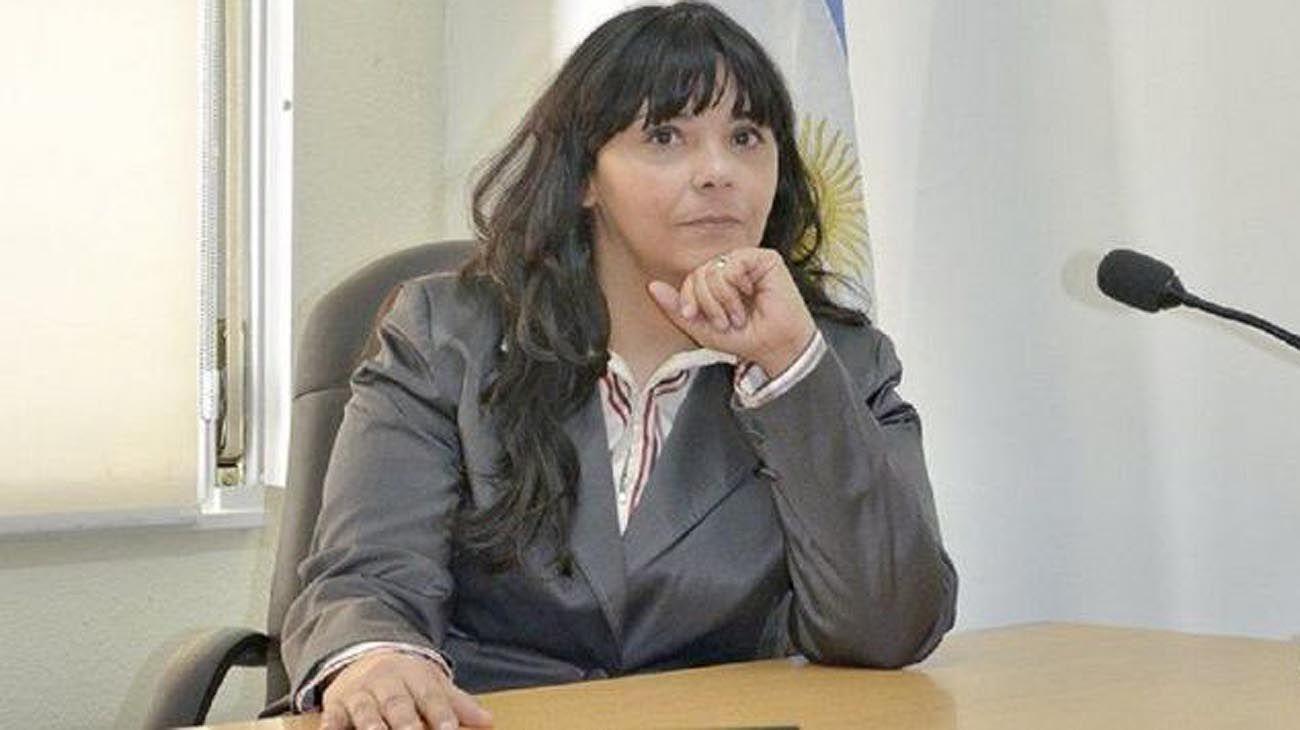 Quién es Mariel Suárez, la jueza de Chubut que aparece en un video besando a un preso