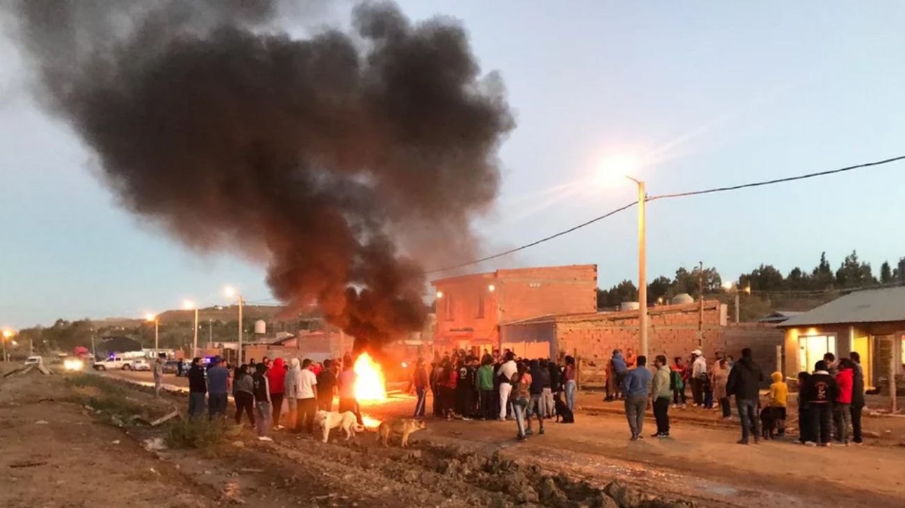 Violenta "pueblada" en Comodoro Rivadavia tras la violación de un nene de 12 años