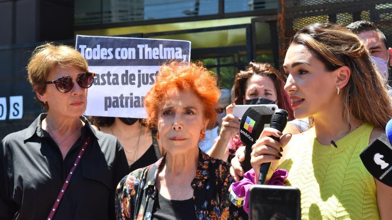 Fotos: actrices protestaron contra la justicia brasileña ante la Embajada por el juicio a Darthés