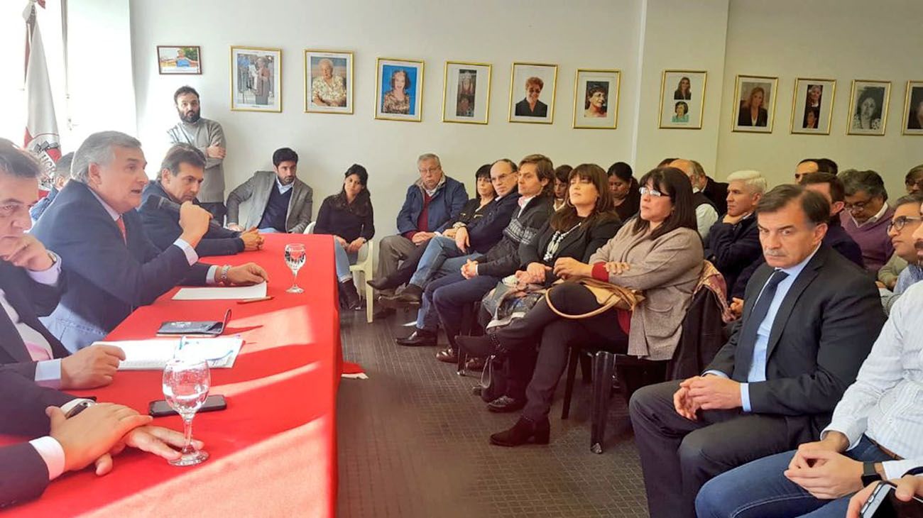 Efecto derrota: la UCR toma las riendas de la campaña en el interior