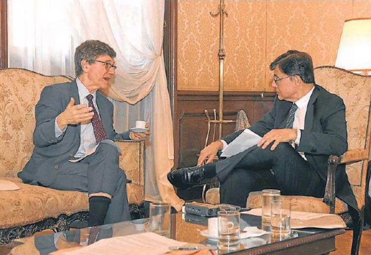 Jeffrey Sachs analiza la salida del comunismo de China y Rusia