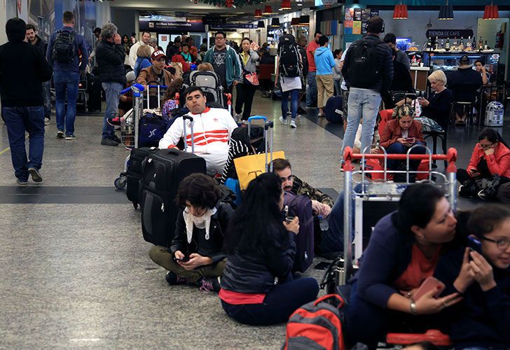 Nuevas demoras en Ezeiza por protesta de maleteros