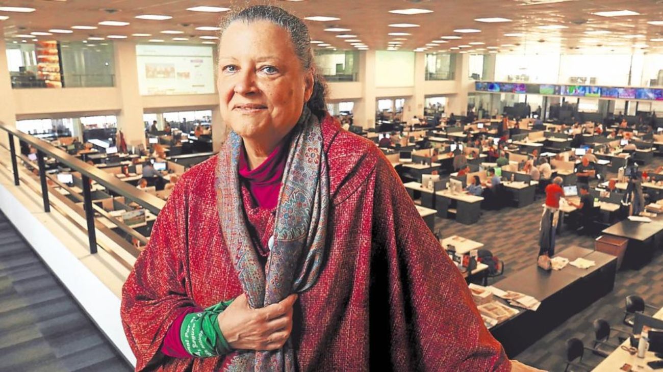 Diana Maffía: "A Milei lo muestran como un superhéroe pero es gordito, chiquito y de pies pequeños"