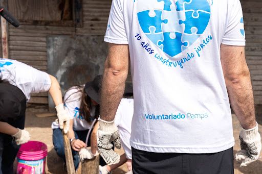 Pampa Energía cumplió 10 años de voluntariado: cómo es la iniciativa junto a TECHO