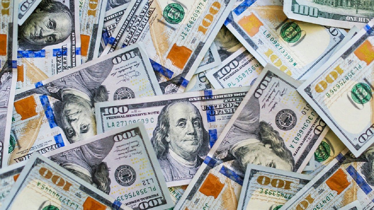 El dólar blue cierra con una marcada suba este 10 de julio