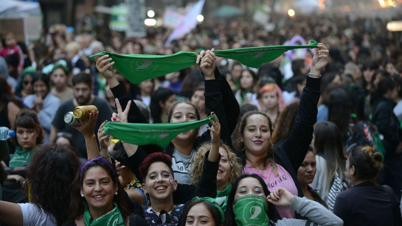 Multitudinaria marcha por el Día Internacional de la Mujer