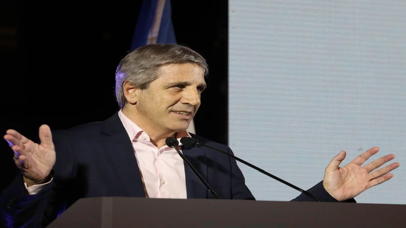 Luis Caputo criticó a la prensa: "Récord de bolazos"