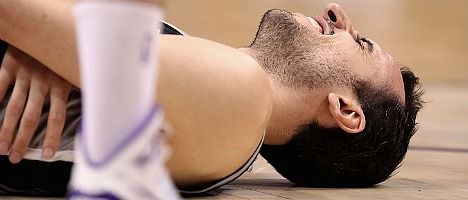 Ginóbili cerró lesionado la fase regular de la NBA