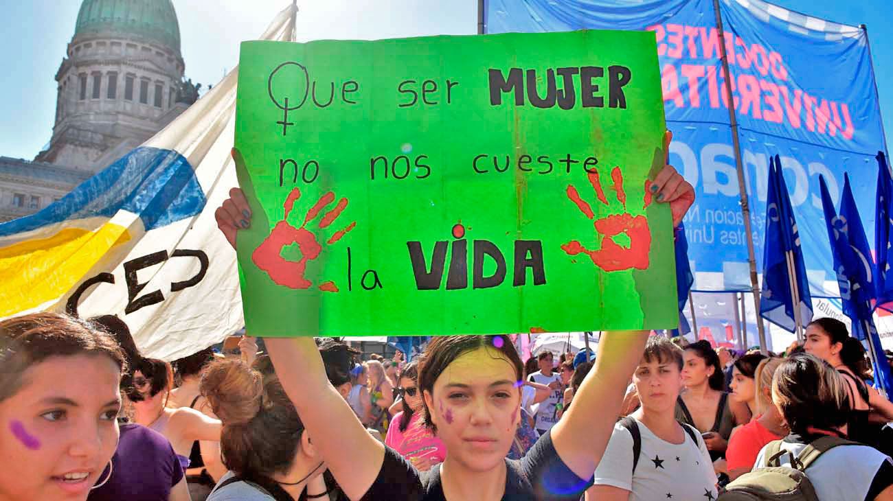“Seremos tsunami”: una marea verde llenó las calles que rodean al Congreso en el 8M