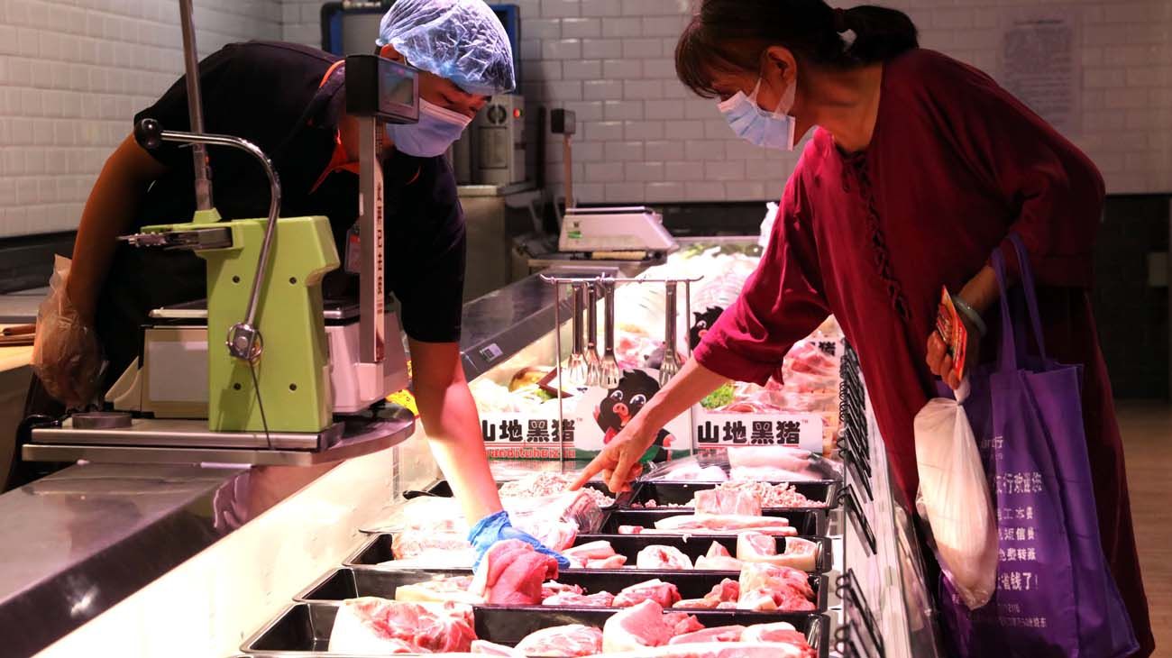 Ciudad china denuncia que le vendieron alas de pollo brasileñas con coronavirus