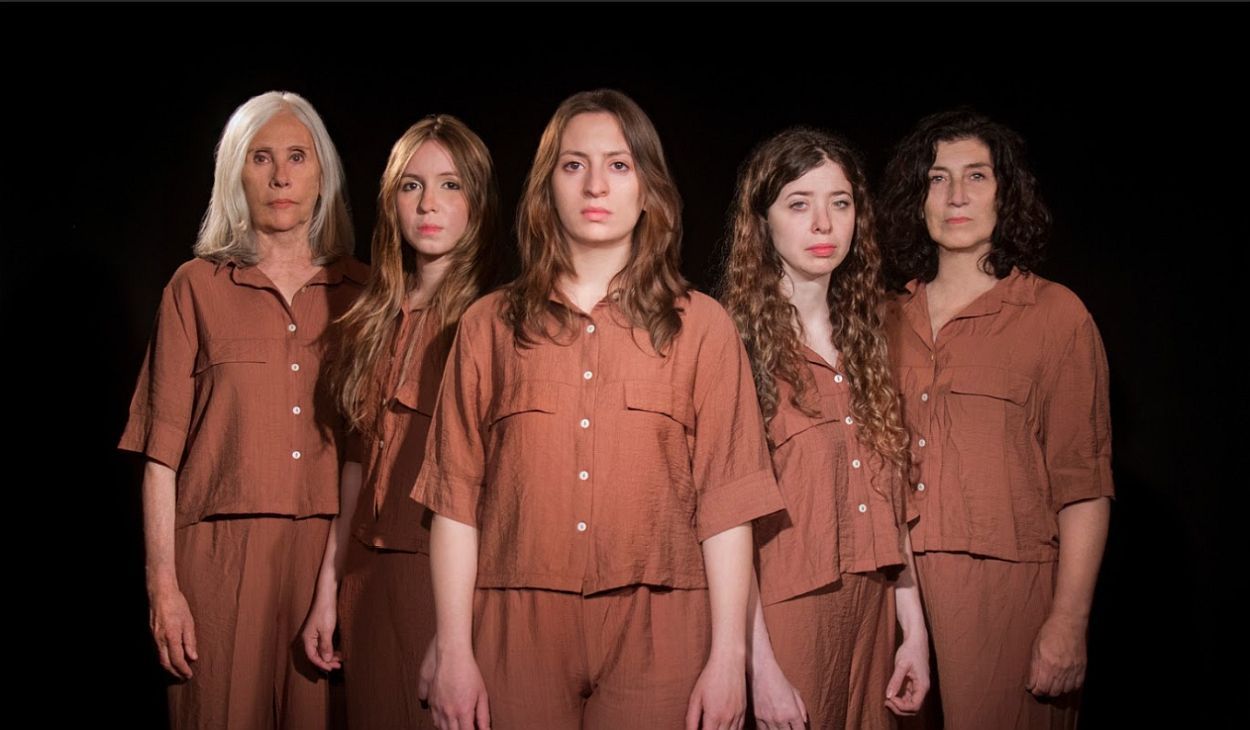 El color de la memoria: Patricia Renó y el tributo a una amistad que resiste al tiempo